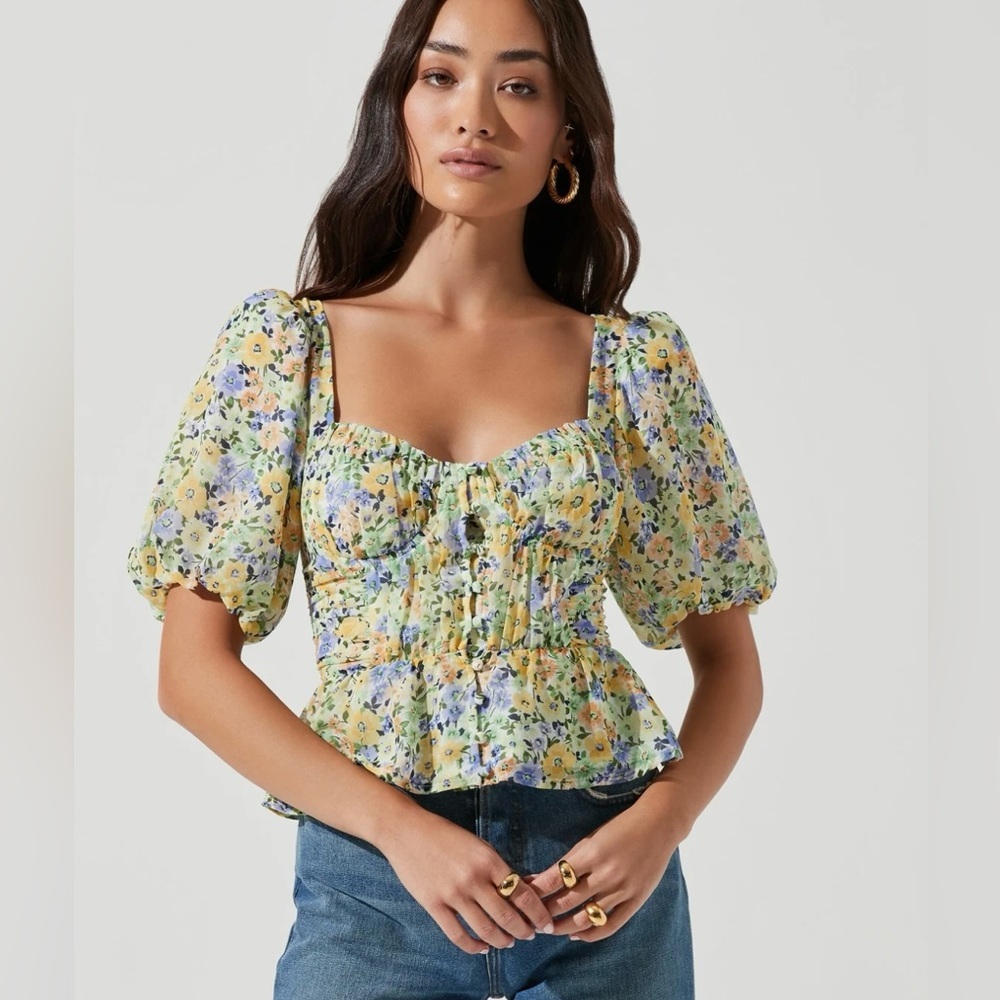 ASTR The Label Revolve Clairemont Floral Puff Sleeve Peplum Top Blouse Medium